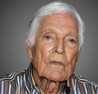 Richard Chamberlain w spokojnej pozie na Hawajach, otoczony tropikalną roślinnością, oddający się pasjom.