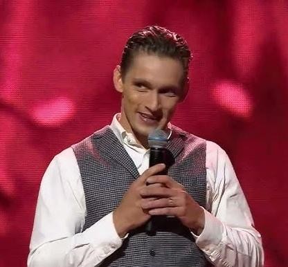 Filip Gurłacz tańczący z Agnieszką Kaczorowską na scenie
