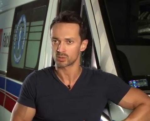 Rafał Cieszyński w Rypinie, jego rodzinnym mieście, ukazujący związek aktora z miejscem pochodzenia.