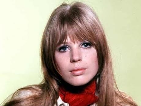 Marianne Faithfull na scenie podczas ery